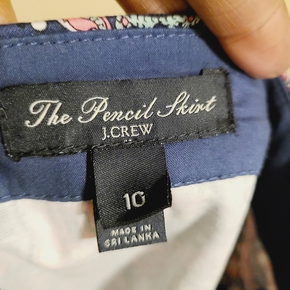 J. Crew Factory | Navy & Pink Floral Pencil Skirt (Size 10) - Picture 2 of 12
